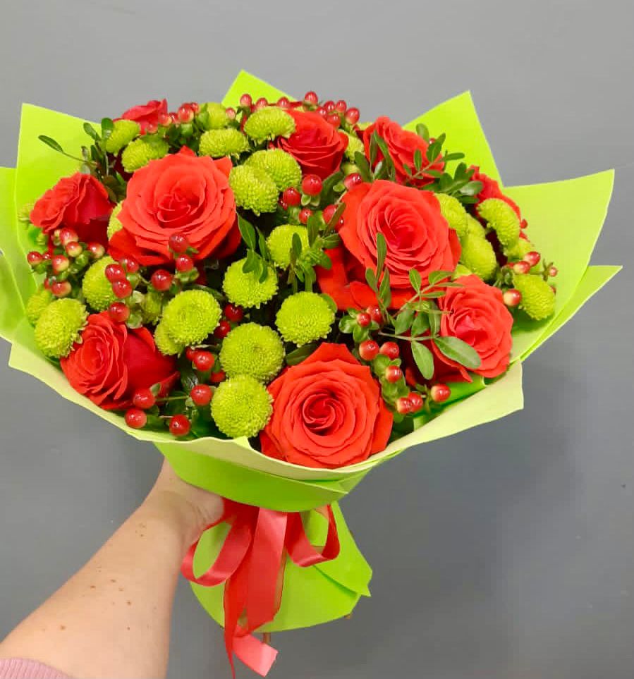 Букет цветов из: Хризантемы и Розы в Вырице