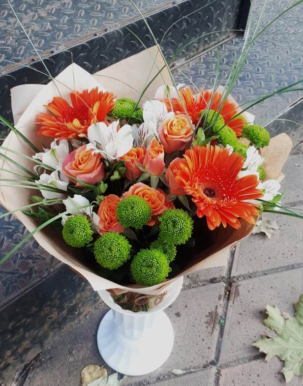 Букет цветов из: Герберы, Хризантемы, Альстромерии и Розы в Вырице