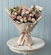 Букет цветов из:  Розы и Лизиантусы в Вырице