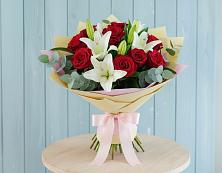 Букет цветов из:  Лилии и Розы в Вырице