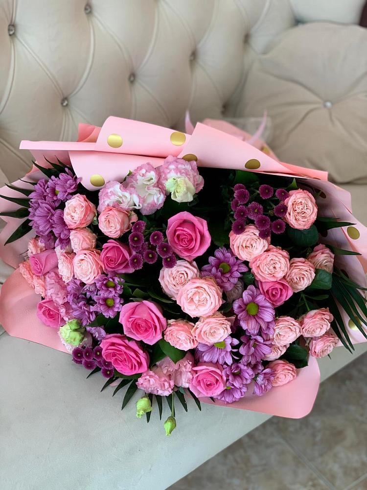 Букет цветов из: Хризантемы, Розы и Лизиантусы в Вырице