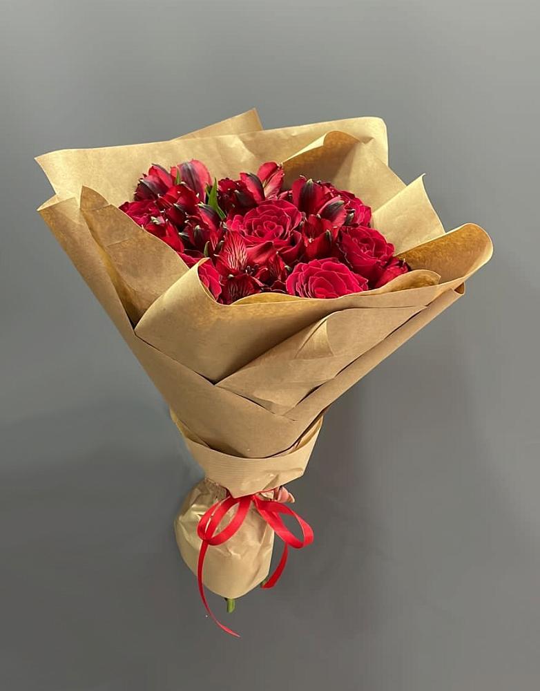 Букет цветов из: Альстромерии и Розы в Вырице