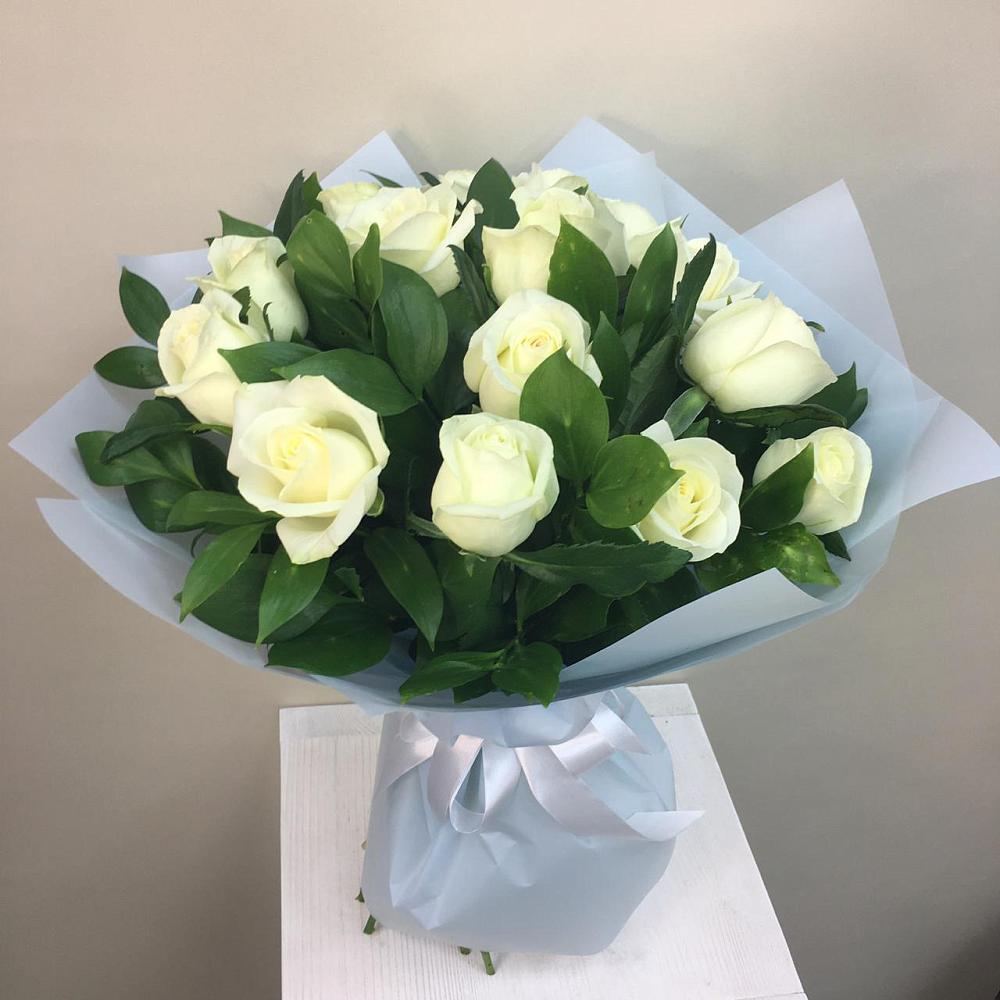 Букет 15 Белых роз Проуд в Вырице