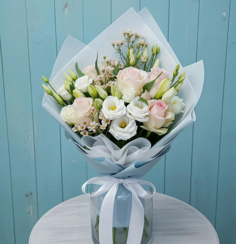 Букет цветов из: Розы и Лизиантусы в Вырице