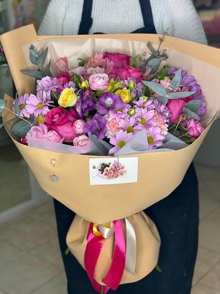 Букет цветов из: Хризантемы, Гвоздики и Альстромерии в Вырице