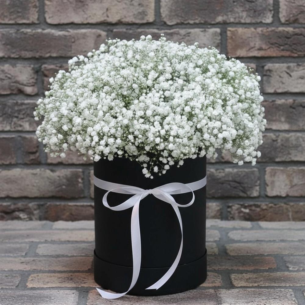 Цветочная композиция из Гипсофила в шляпной коробке в Вырице