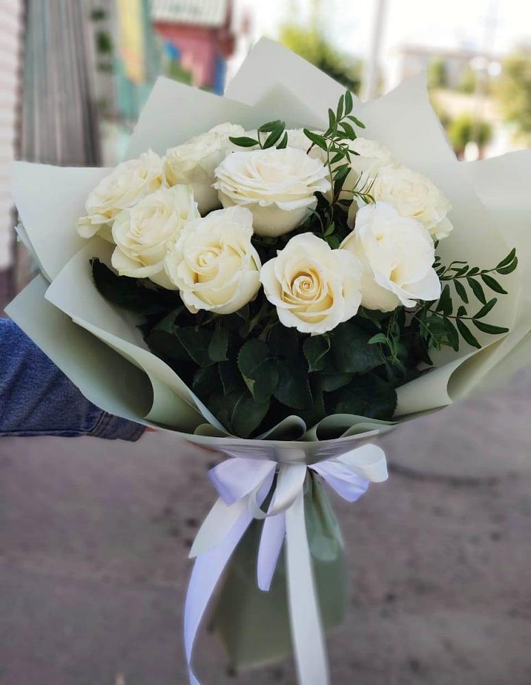 Букет Белые розы Проуд в Вырице
