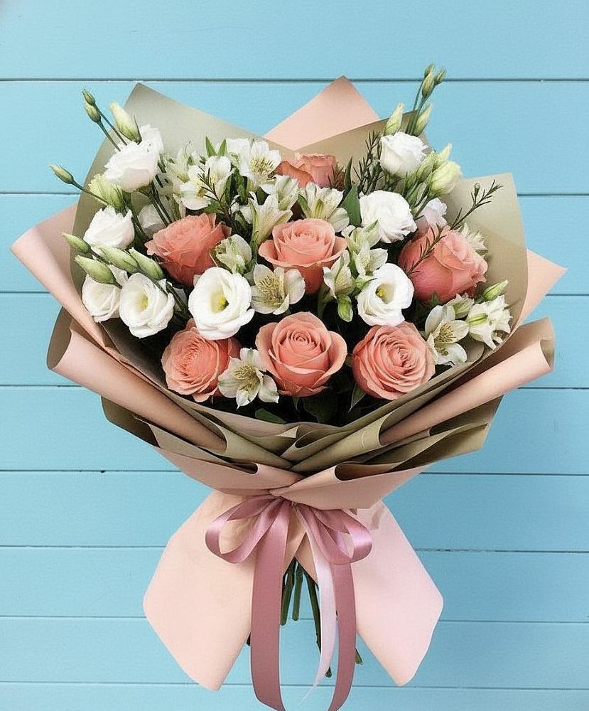 Букет цветов из: Розы, Альстромерии и Лизиантусы в Вырице