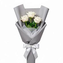 Букет 3 белые розы в Вырице