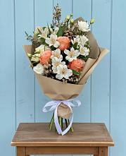 Букет цветов из:  Альстромерии, Лизиантусы, Розы и Хризантемы #REPLACE_PRED# Вырице