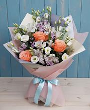 Букет цветов из:  Лизиантусы, Розы, Альстромерии и Гипсофила в Вырице