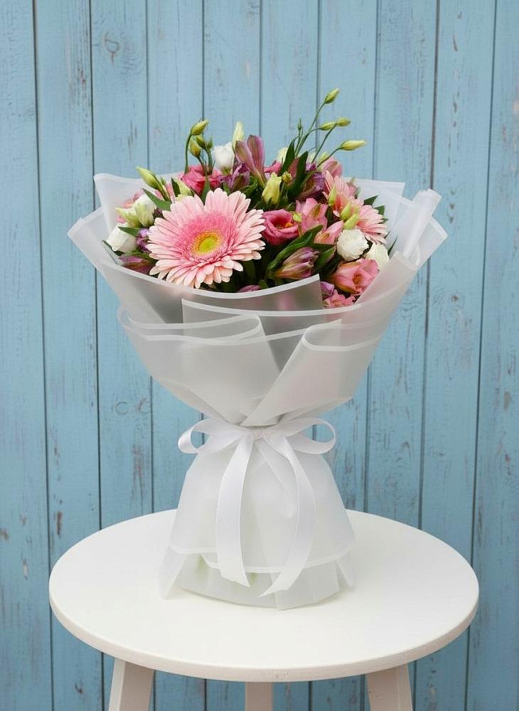 Букет цветов из: Герберы, Альстромерии и Лизиантусы в Вырице