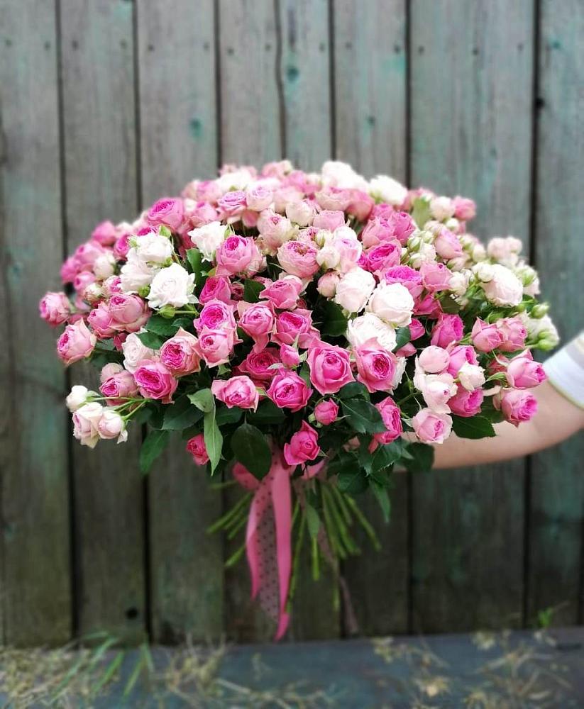 Букет Розовые кустовые розы Натали и Лав Лидия в Вырице