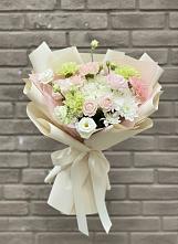 Букет цветов из:  Гвоздики, Розы, Лизиантусы и Хризантемы в Вырице