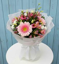 Букет цветов из:  Герберы, Альстромерии и Лизиантусы в Вырице