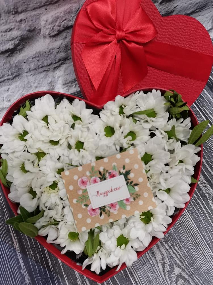 Цветочная композиция из Хризантемы в виде сердца в Вырице