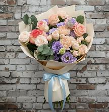 Букет цветов из:  Розы, Лизиантусы и Гвоздики в Вырице