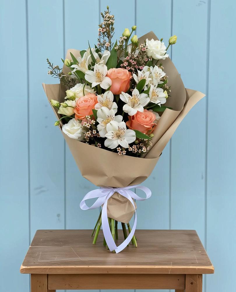 Букет цветов из: Альстромерии, Лизиантусы, Розы и Хризантемы в Вырице