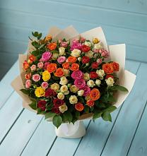 Букет Микс из разноцветных кустовых роз в Вырице
